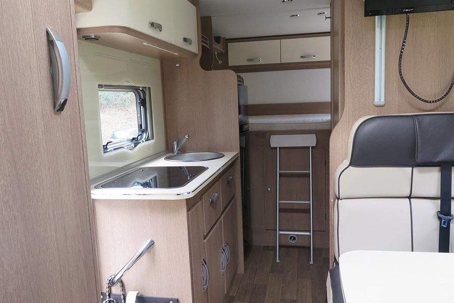 Alquilar autocaravana capuchina McLouis Glamys 26 2 - Alquiler de autocaravanas de 2, 4, 6 y 7 plazas