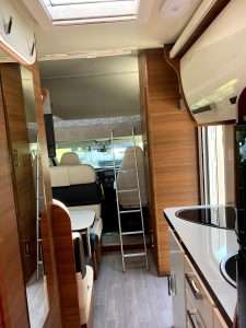 HABITÁCULO 2 225x300 - Alquiler de Autocaravanas en Santa Coloma