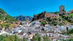 Pueblo Cazorla Jaen 300x169 - Ruta en autocaravana por la Sierra de Cazorla &iexcl;Ja&eacute;n como nunca!