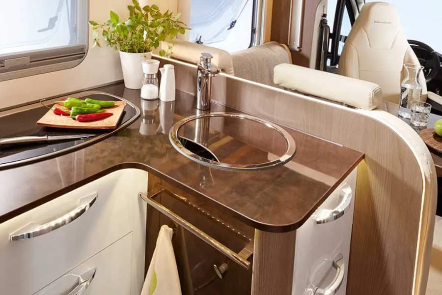 Autocaravana para cuatro personas Burstner Lyseo TD 744